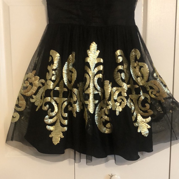 Hailey Logan Tulle Mini Dress Black w/Gold pattern, sweetheart neckline sz 2 - Picture 3 of 16